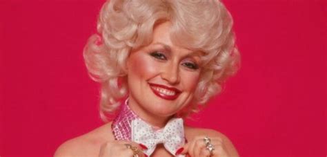 Dolly Parton on Why She Was ‘Afraid at First’ to Pose for Playboy。